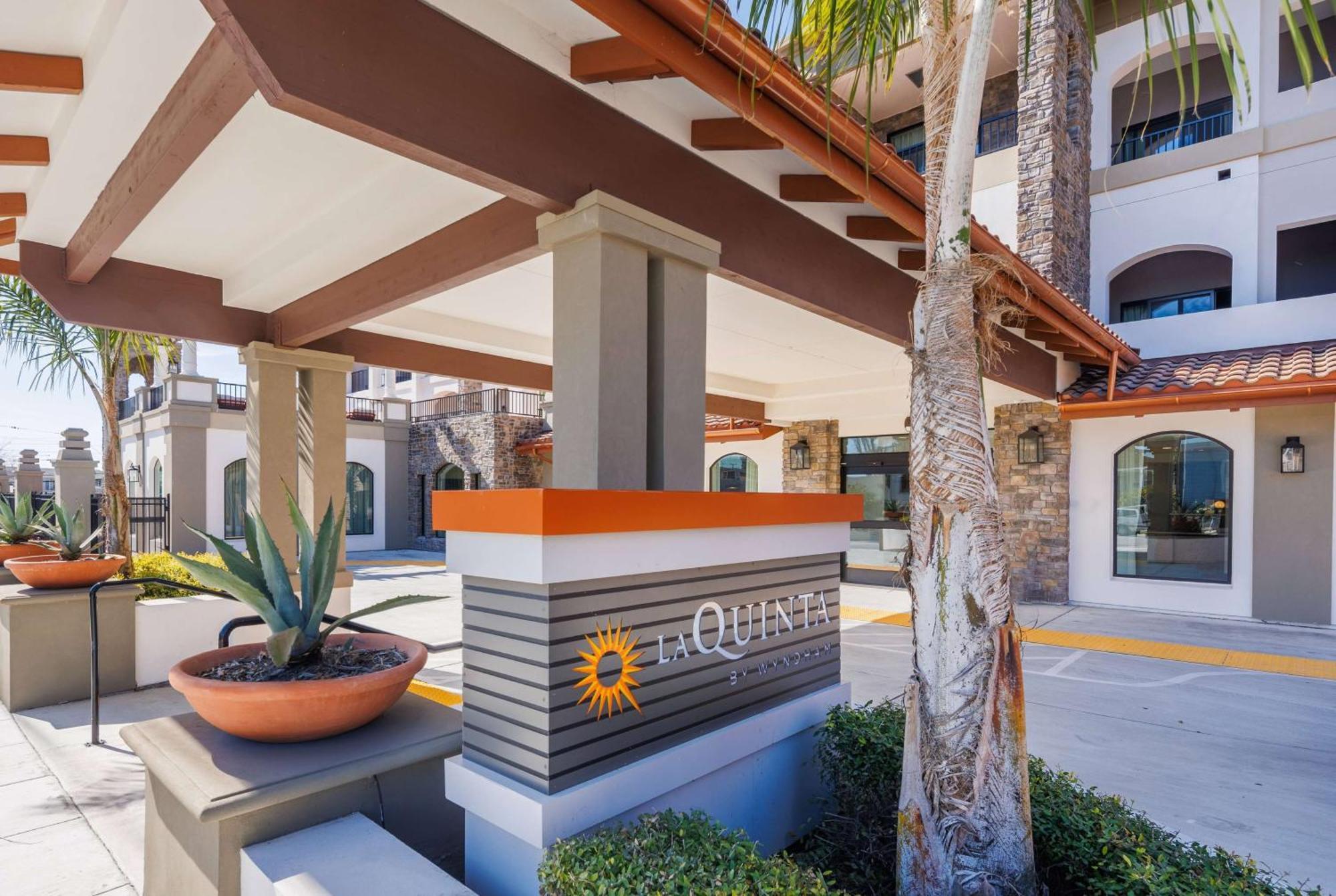 La Quinta Inn & Suites By Wyndham Санта-Крус Экстерьер фото